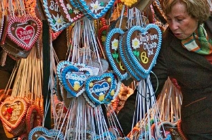 Strings of lebkuchen (gingerbread necklaces) make perfect souvenirs.