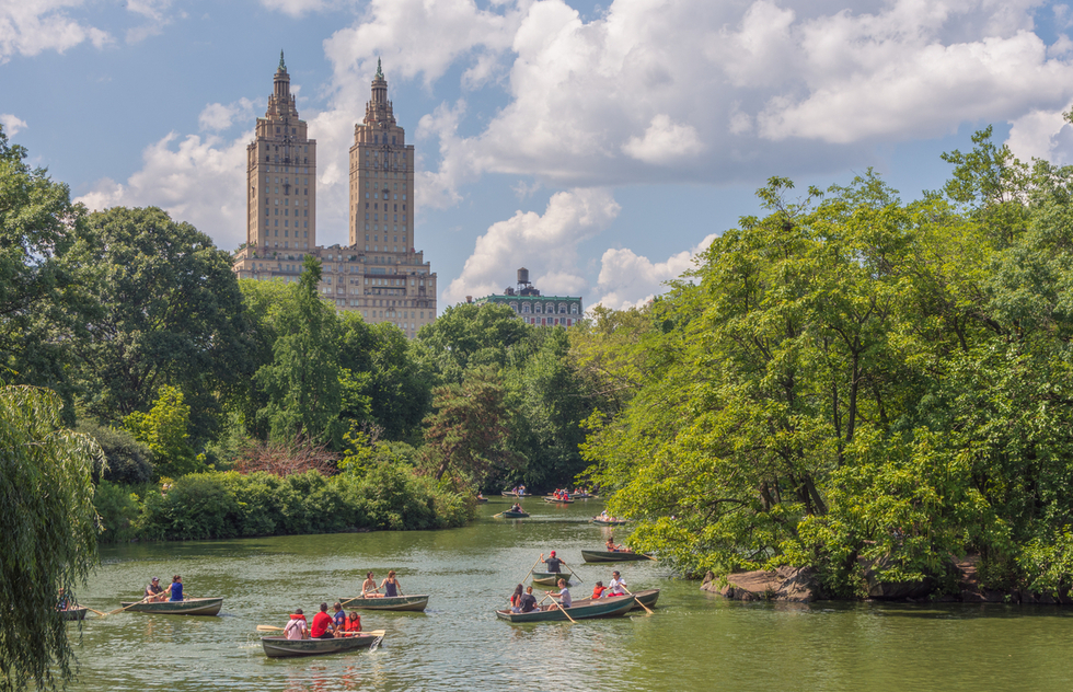 NYC Rom-Com Tour Visits Filming Locations of Classic Manhattan Love Stories | Frommer's