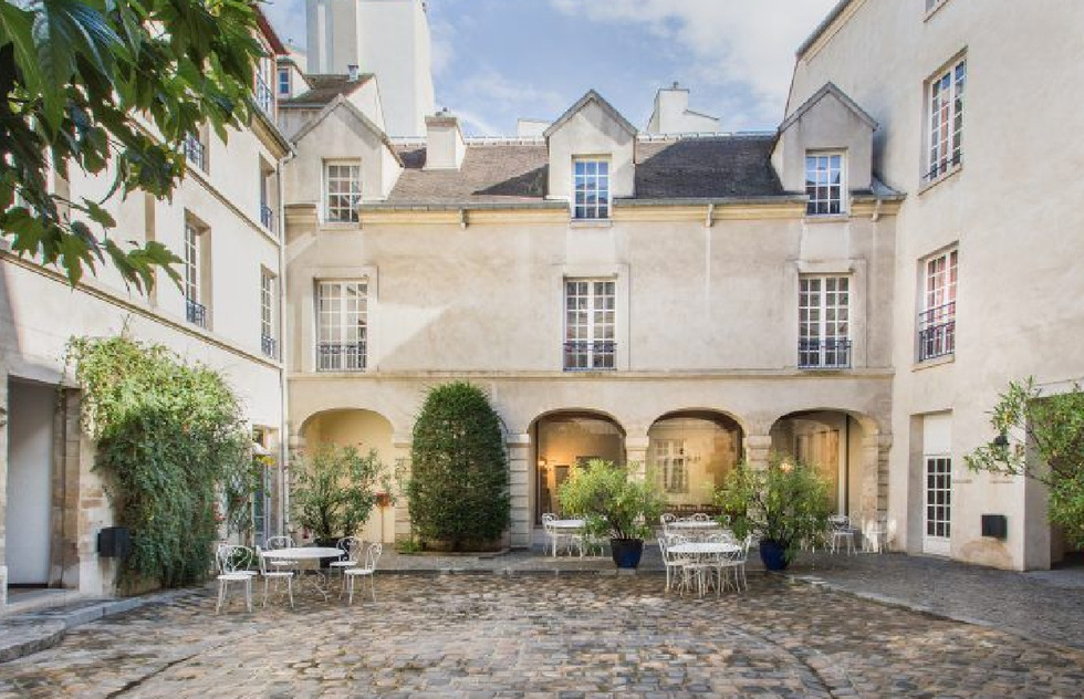 Best Cheap Places to Stay in Paris: MIJE hostel in the Marais