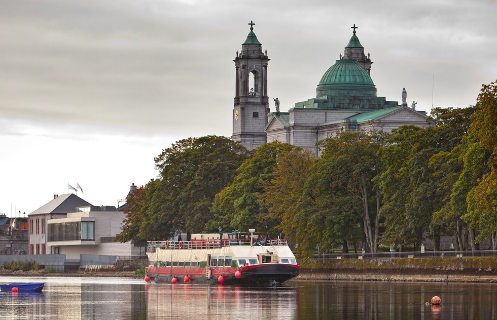 Barge Hotel, River Shannon